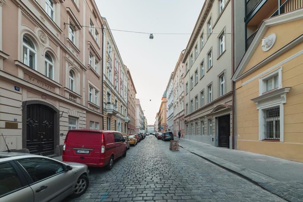 Sv * Praga